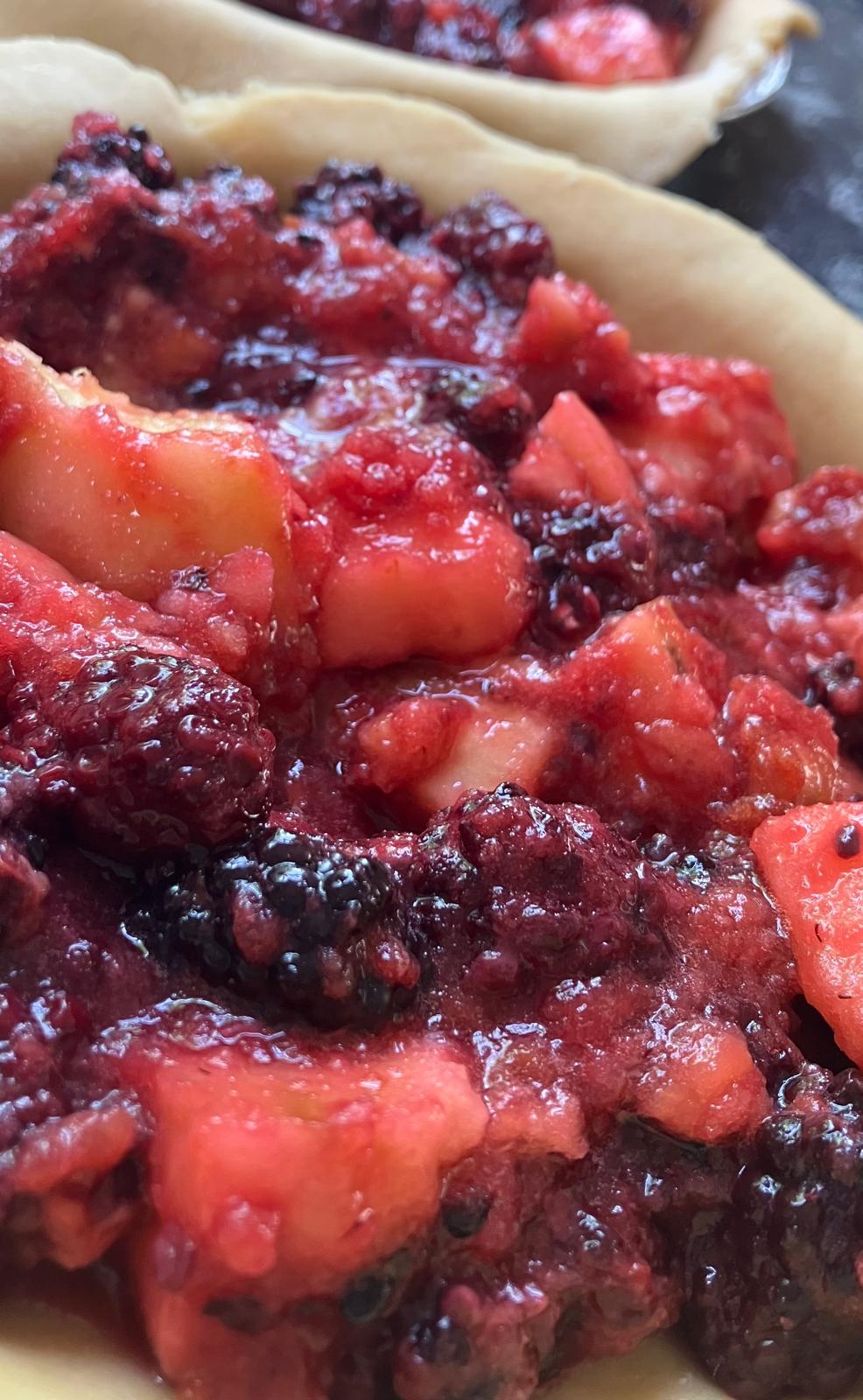 apple and blackberry pie